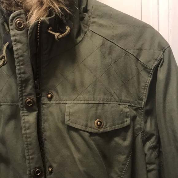LLBean Explore Parka Large. - Picture 6 of 10